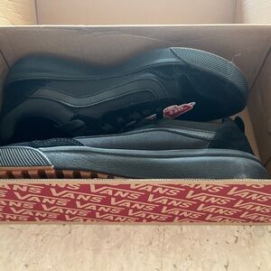 9.5 Vans Men’s Range EXP all black shoe